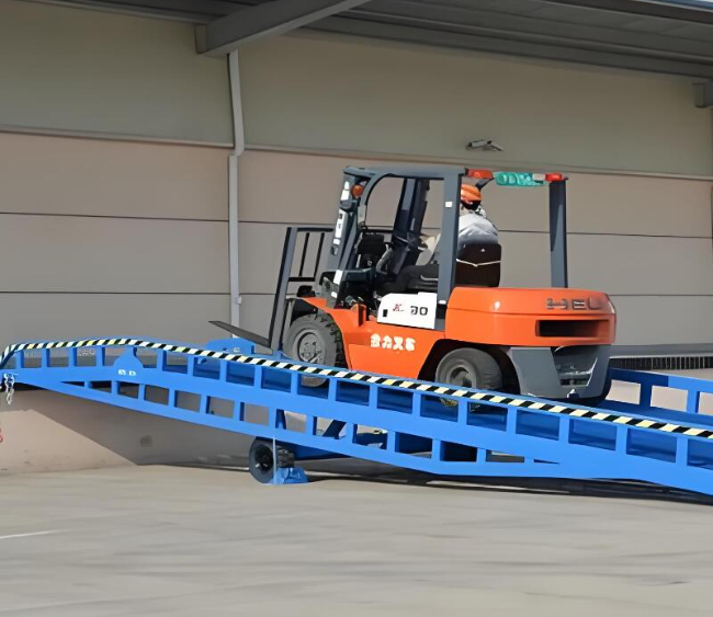 屯昌移动式卸货平台（叉车用）